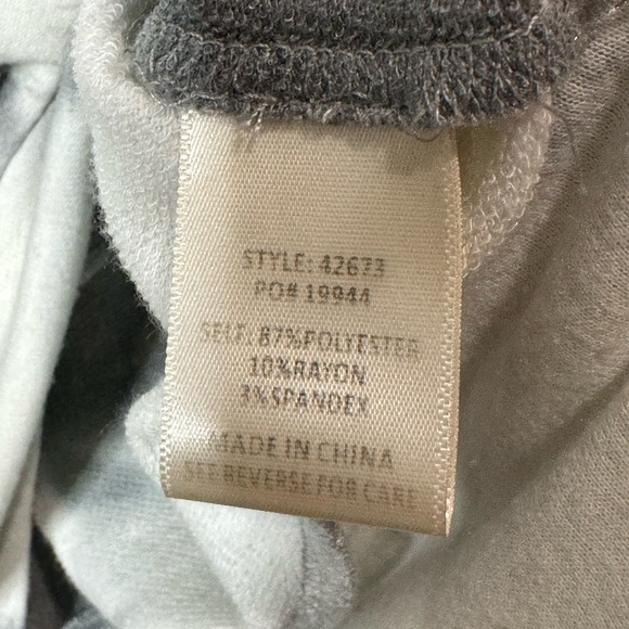 Skies are Blue Soft White & Gray Tie Dye Oversized Crop Sweatshirt Size Medium - Picture 6 of 9